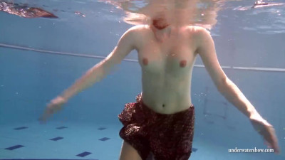 Inviting Mia's swimming pool teen (18+) action