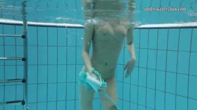 Marvelous bunny - watersports clip - Underwater Show