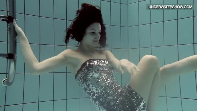 Loris's swimming dirt by Underwater Show