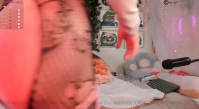 Solo female action with glorious Mollyflwers from Verified Amateurs