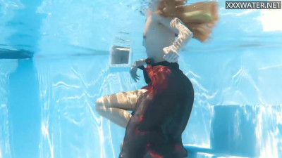 Russian babe xxx with seductive Ivi from Underwater Show