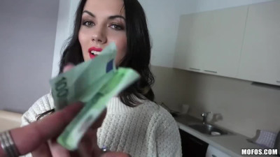 Watch tempting Sarah Highlight's dirt
