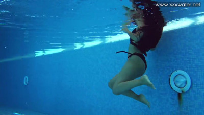 Underwater Show featuring Andreina Deluxe's big butts clip