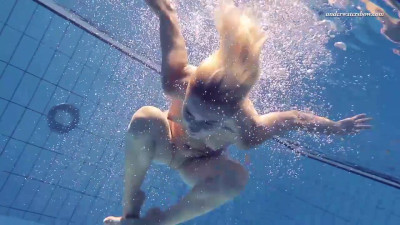 Blonde smut with adorable Elena from Underwater Show