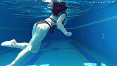 Babe clip with mysterious Sheril Blossom and Sheril from Underwater Show